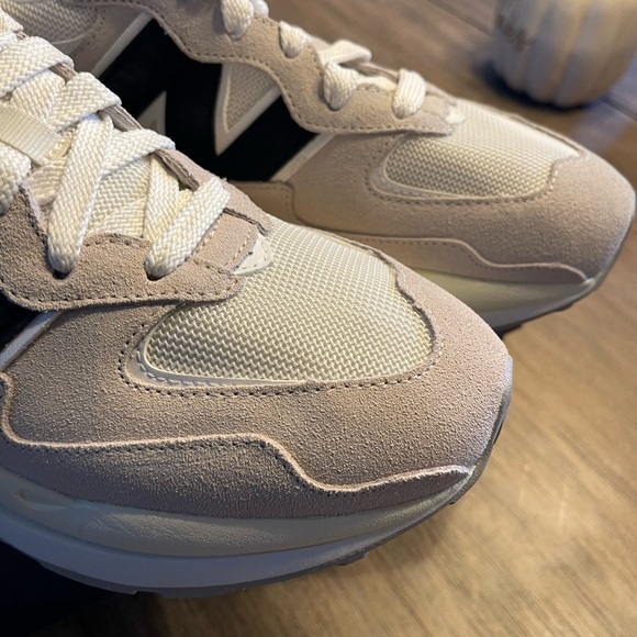 New Balance Cream and Black Sneakers - Picture 5 of 8